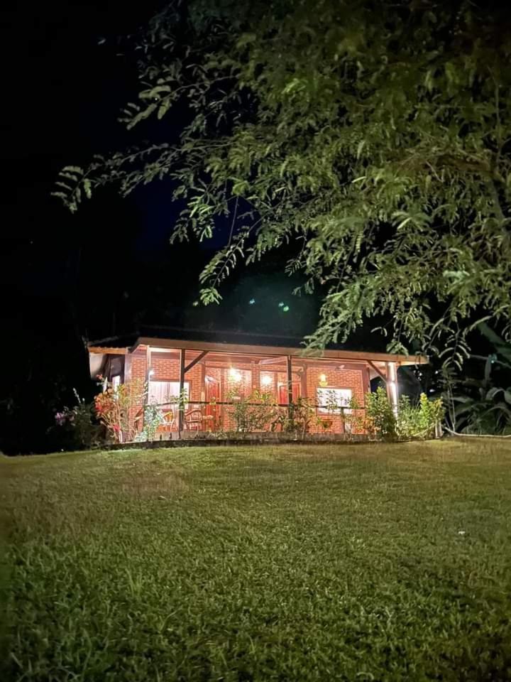 The Country House Сенгиги Екстериор снимка